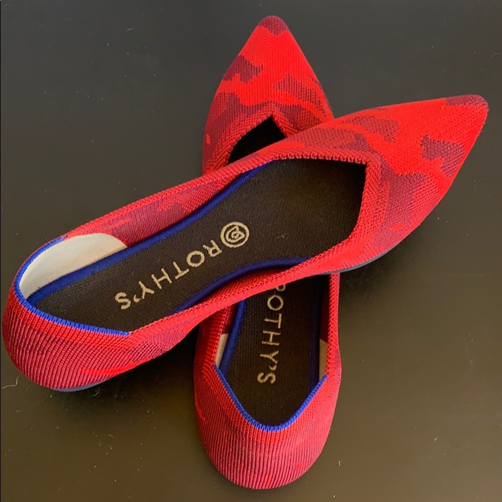 RARE RETIRED Rothy’s red camo point 9.5